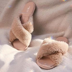 Only shearling tan sandal NWT 41/10